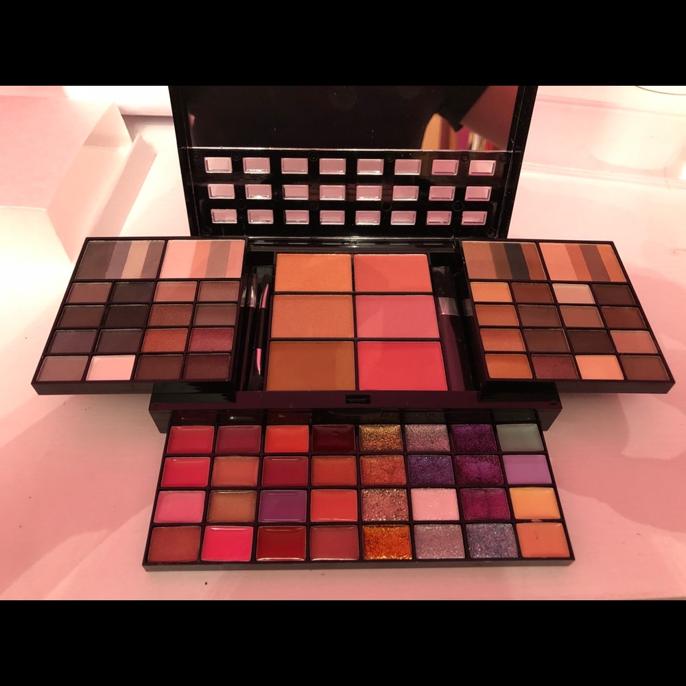 Makeup Palette Organizer